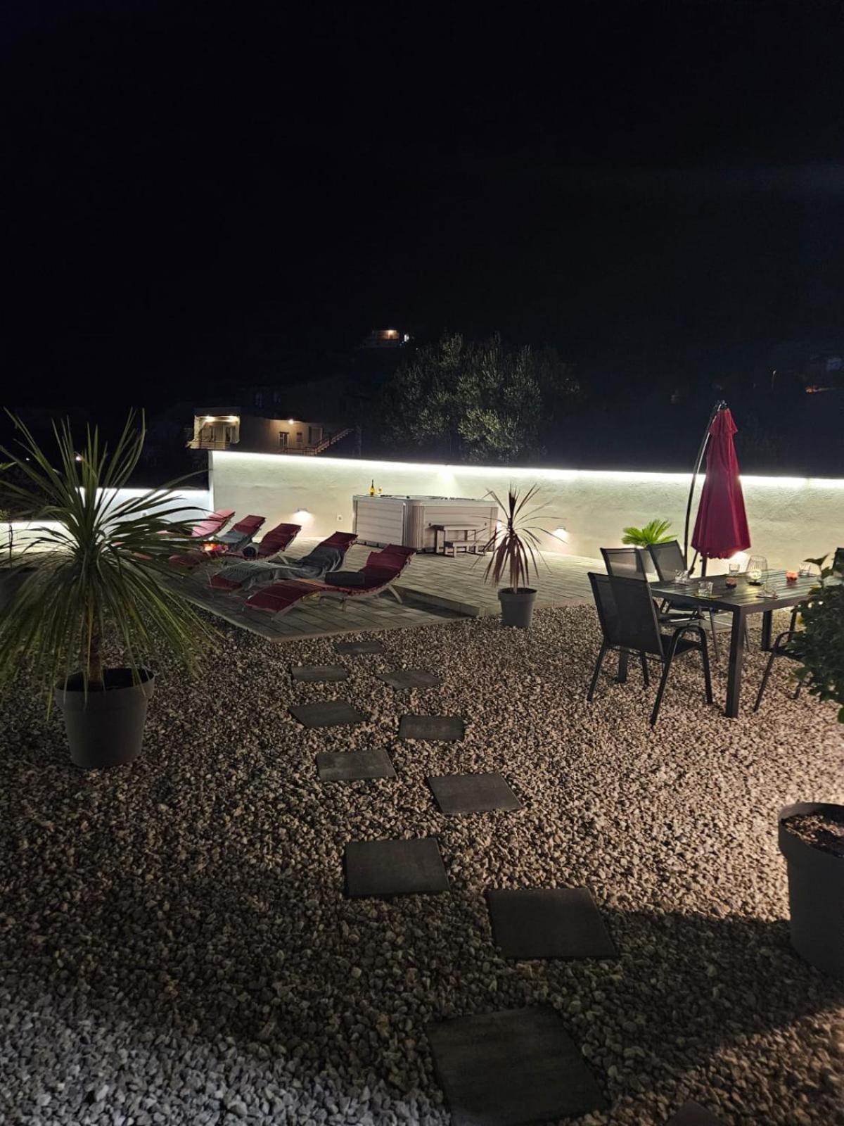 Apartman Koko With Private Jacuzzi Makarska Buitenkant foto