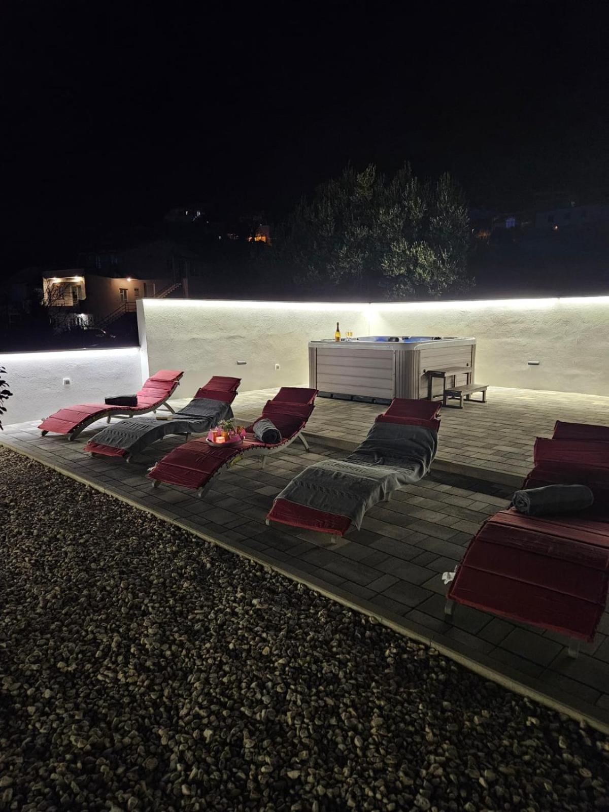 Apartman Koko With Private Jacuzzi Makarska Buitenkant foto