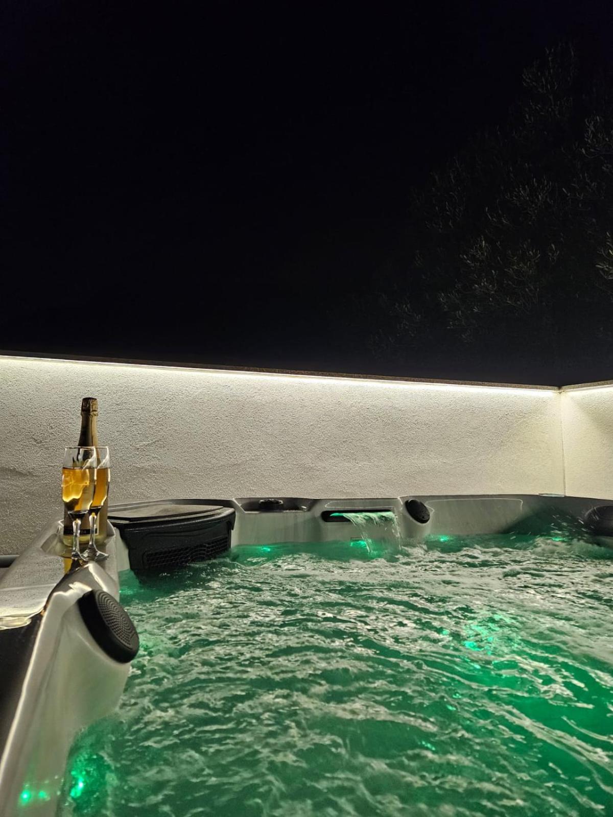 Apartman Koko With Private Jacuzzi Makarska Buitenkant foto