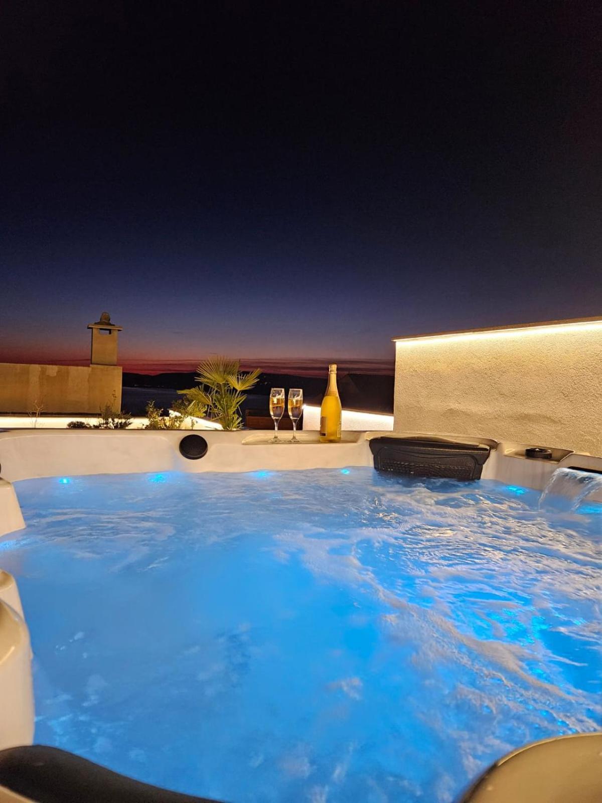 Apartman Koko With Private Jacuzzi Makarska Buitenkant foto