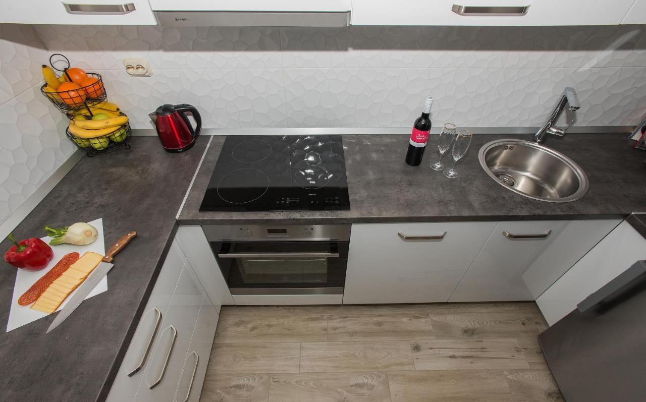 Apartman Koko With Private Jacuzzi Makarska Buitenkant foto