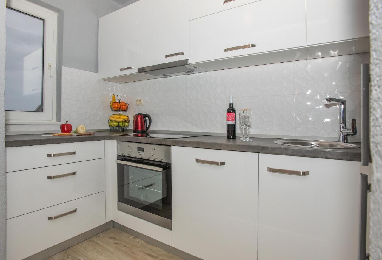 Apartman Koko With Private Jacuzzi Makarska Buitenkant foto